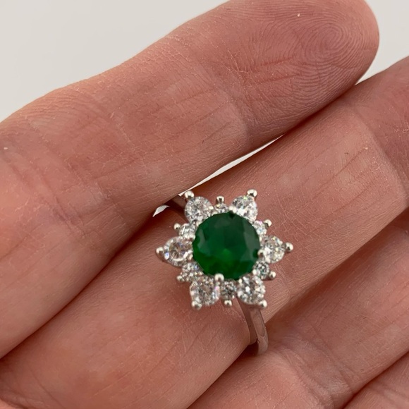 EMERALD-GREEN GLASS CLR CZ 925 STERLING SILVER COCKTAIL RING Prong Set SIZE 9.5 - Picture 2 of 8